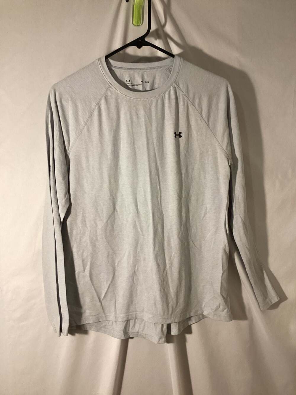 Under Armour Loose Fit Long Sleeve Athletic Shirt Light Gray Size Medium